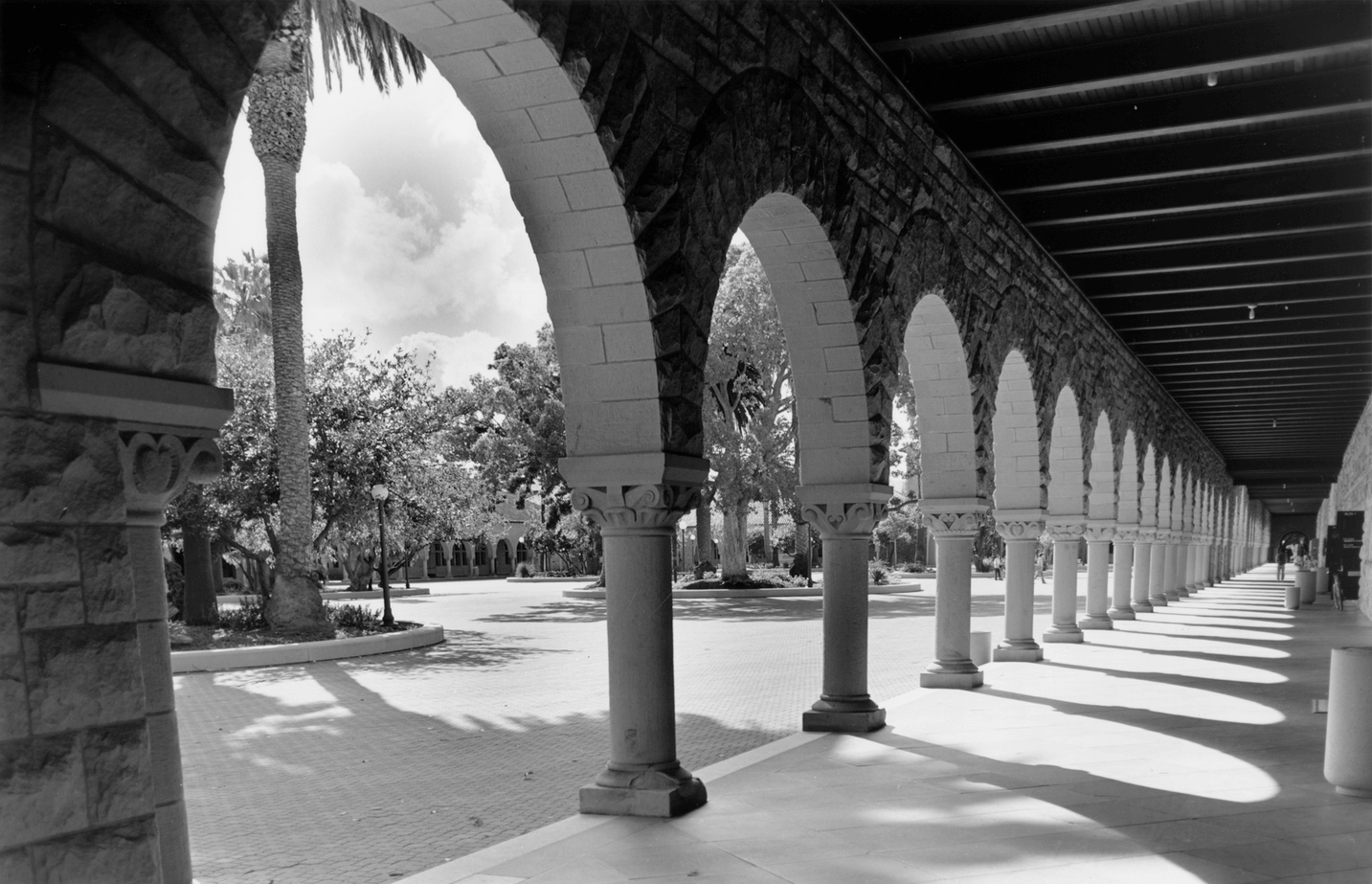 Black and white photo of pillars and arches on Stanford campus